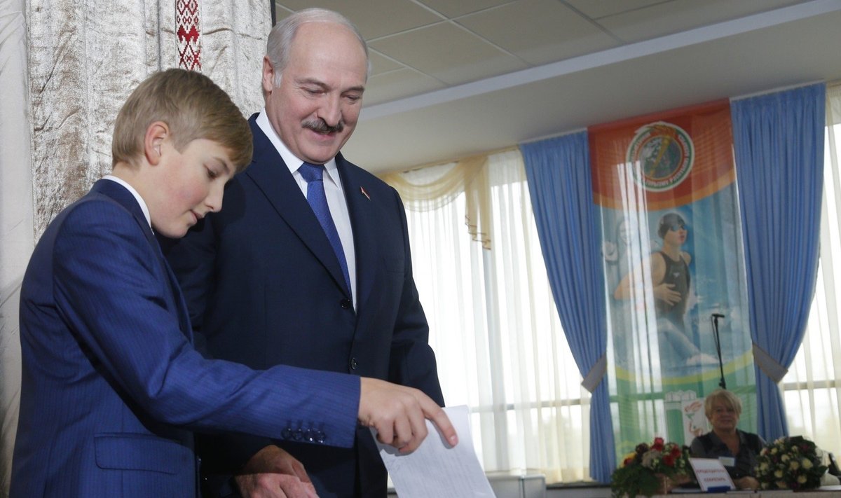 A. Lukašenka su sūnumi