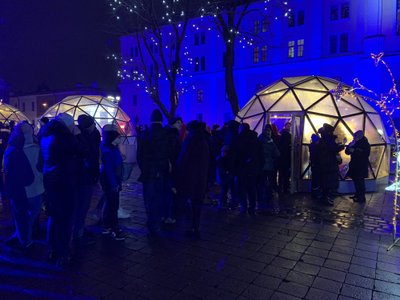 Laukiančiųjų eilė kalėdinėje Kauno mugėje