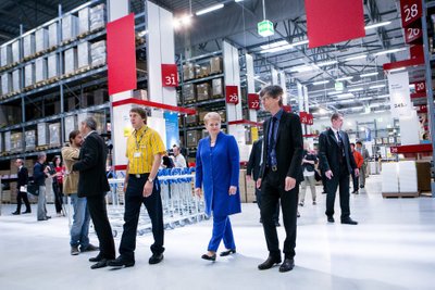 Prezidentė Dalia Grybauskaitė apsipirkinėja "Ikea" parduotuvėje