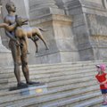 Pašaipiai vertinamos skulptūros Rumunijoje kūrėjas apkaltintas sukčiavimu