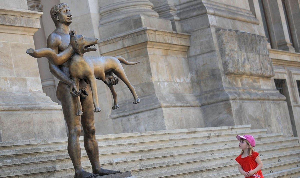 Romos imperatoriaus Trajano skulptūra Bukarešte