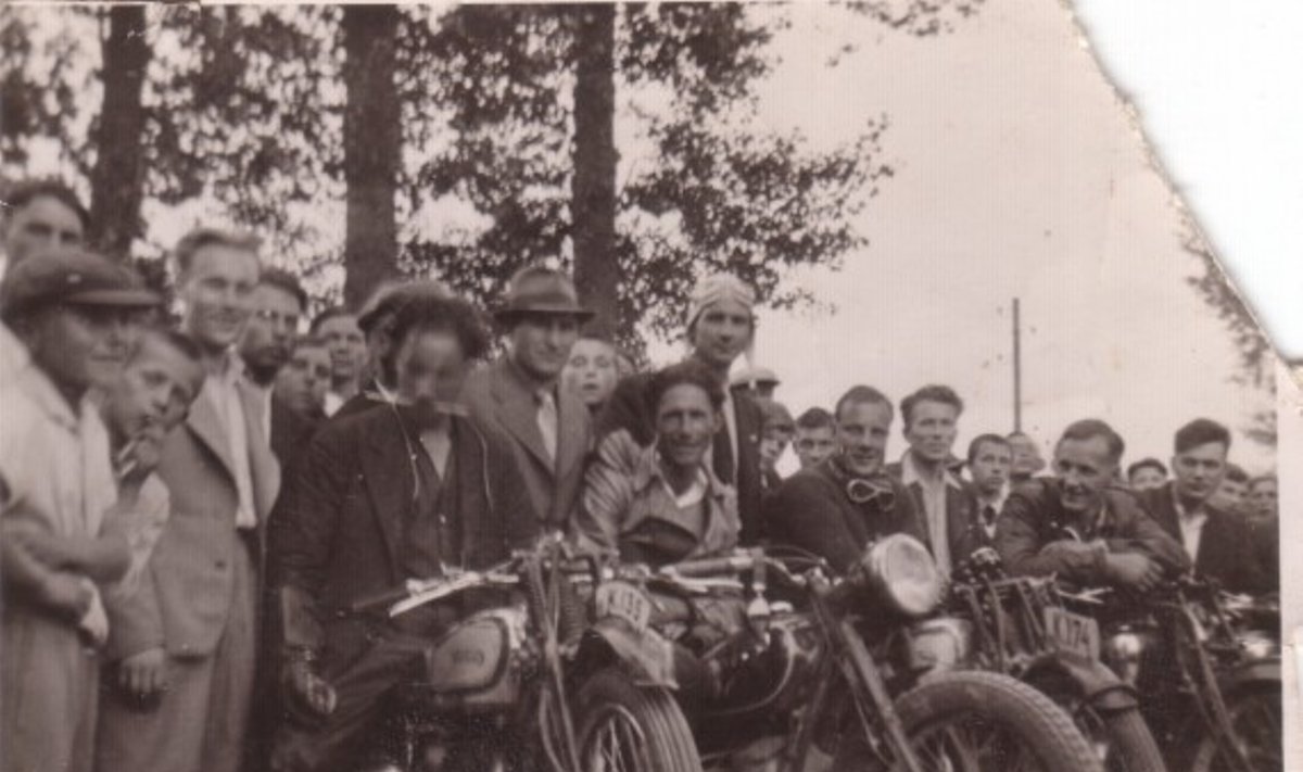 Motociklininkų susibūrimas Kaune (apie 1932 m.)