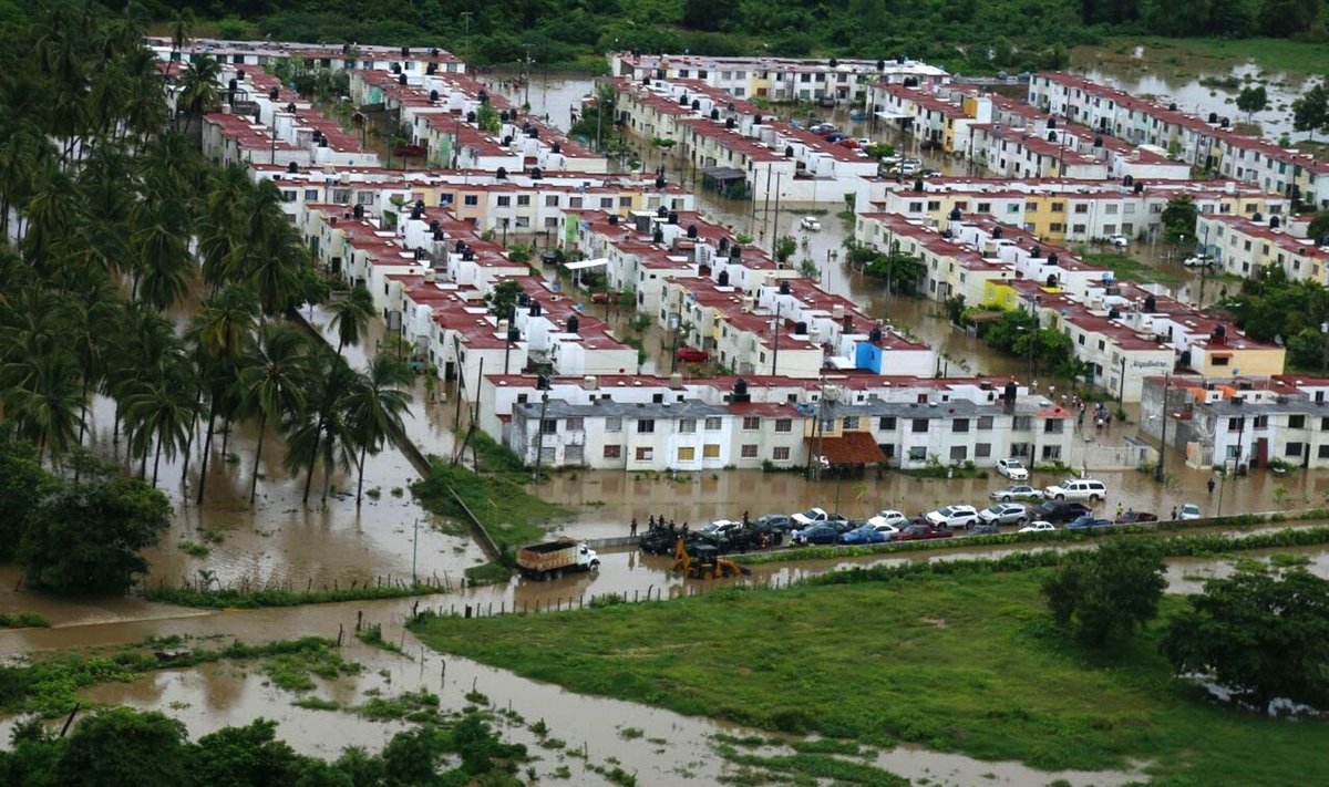 Meksikos kurortą Akapulką nuniokojo potvyniai ir nuošliaužos