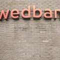 Skaudi pamoka „Swedbankui“: kasininkė sukčiui atidavė kito kliento pinigus