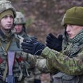 Lietuva planuoja Ukrainos kariuomenei perduoti liemenių ir diržų