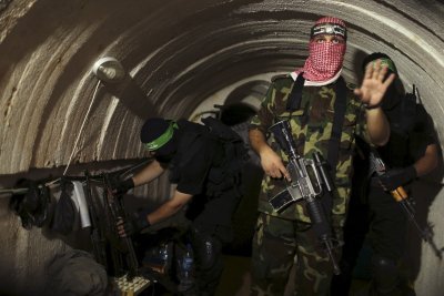„Hamas“ kovotojas požeminiame tunelyje į Gazos ruožą