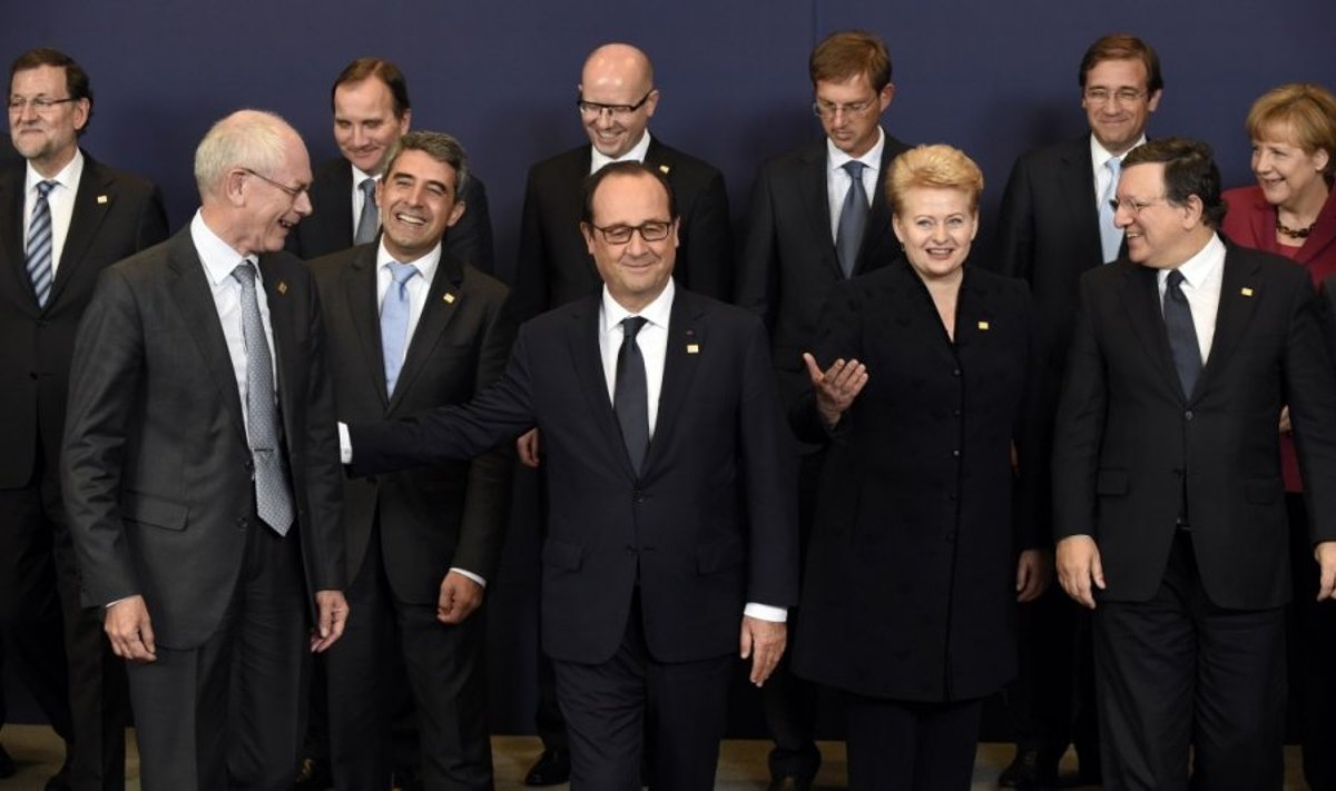 Europos šalių premjerai ir prezidentai po pasiekto susitarimo. Dešinėje - ir Lietuvos prezidentė Dalia Grybauskaitė