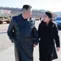 [Delfi trumpai] Kim Jong Unas viešumoje pasirodė su dukra (foto)