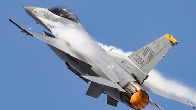 В самолет и на взлет: современные боевые самолёты - кто быстрее, выше и дальше?