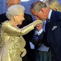 Britų karalienė įspūdingai užbaigė jubiliejinį koncertą, minia linkėjo pasveikti jos sutuoktiniui