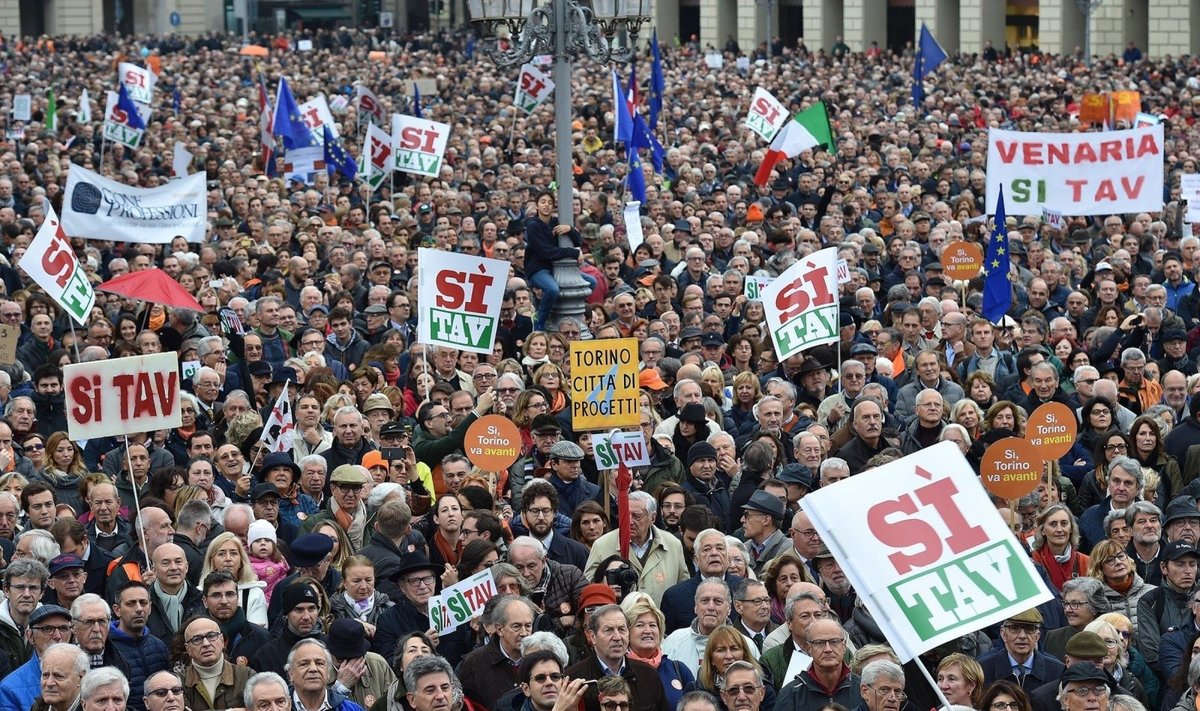 Italijos vicepremjero šakalais pavadinti žurnalistai išėjo protestuoti į gatves