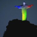 Garsioji Rio de Žaneiro Kristaus skulptūra suspindo įvairiomis spalvomis