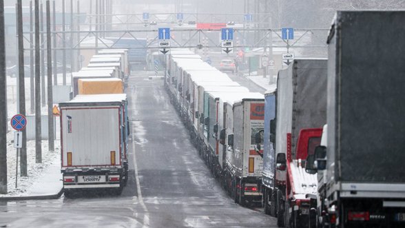 Lithuania might close border checkpoints if migrants' attempts to enter in trucks rise