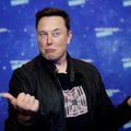 Elonas Muskas savo kompanijoje „Tesla“ vainikuotas „technokaraliumi“