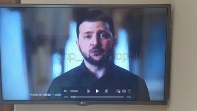[Delfi trumpai] Įsilaužus į rusiškus TV kanalus parodytas Zelenskio kreipimasis (video)