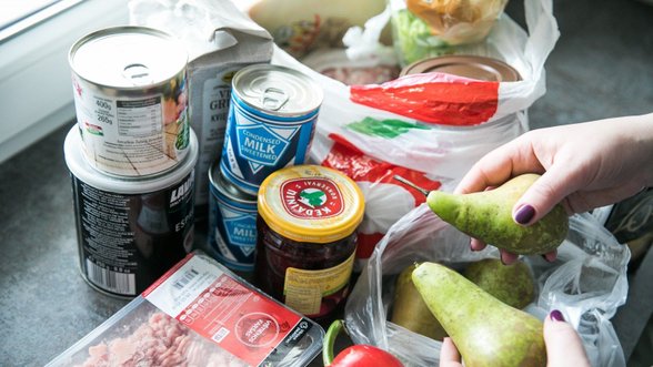 Lietuvoje toliau auga kainos: gyventojai maistui taupo sveikatos sąskaita