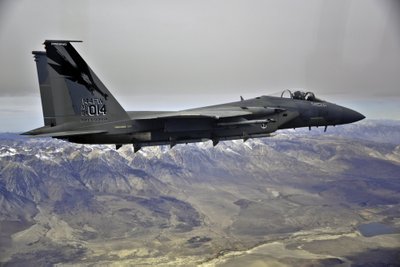 F-15 ir F-16 naikintuvai. USAF/Wikimedia nuotr.