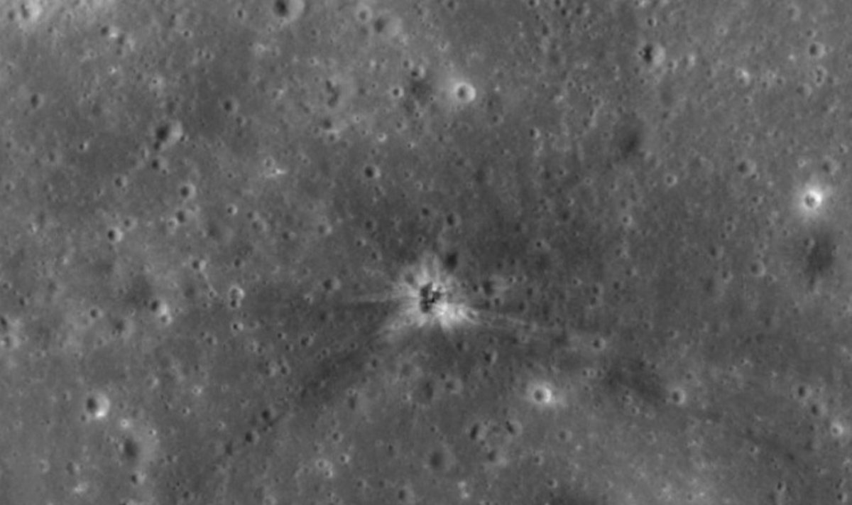 „Apollo 16“ raketos trečiosios pakopos SIVB išmuštas krateris Mėnulyje