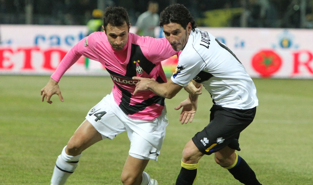 Marco Vučiničius ("Juventus", kairėje) ir Cristiano Lucarelli 