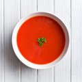 Paprasta vakarienė primins prabangius patiekalus: pomidorų sriuba su traškia šonine