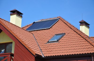 Saulės elektrinė ant stogo