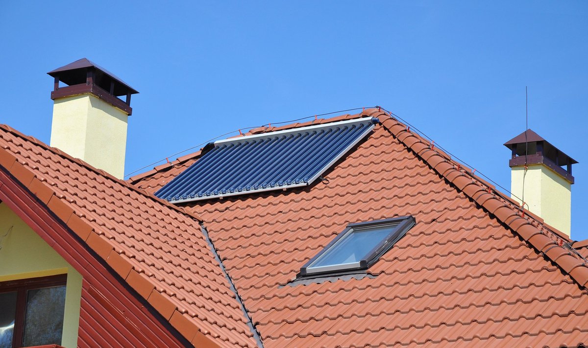 Saulės elektrinė ant stogo