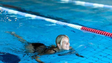 Apklausa atskleidė: lietuviai pervertina savo plaukimo įgūdžius