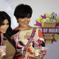 Oficialu: skiriasi Kim Kardashian mama, prireikė metų užpildyti dokumentams