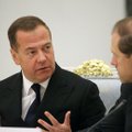 Medvedevas sproginėja pykčiu: įvairūs idiotai tegu mūsų negąsdina – kelio atgal nėra