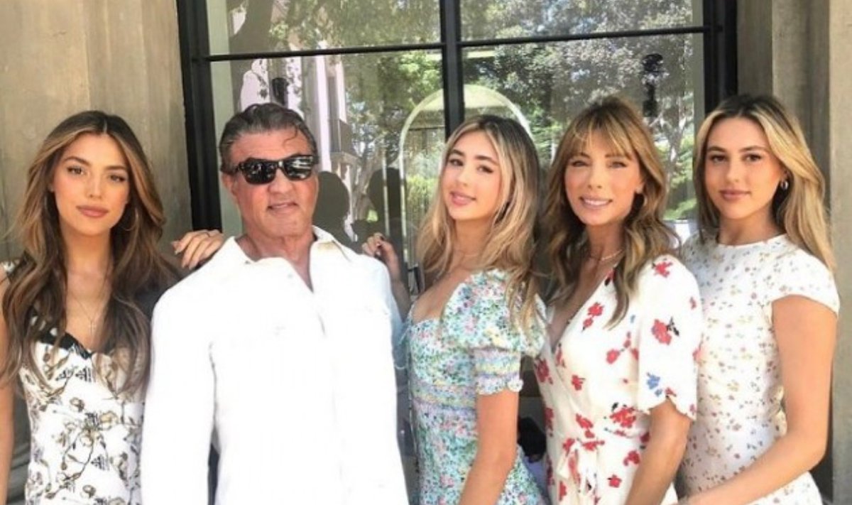 Sylvesteris Stallone su dukterimis ir žmona