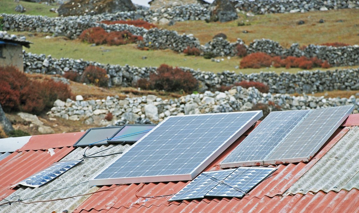 Saulės elektrinė ant stogo (asociatyvi nuotr.)