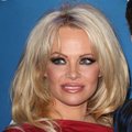 48 metų Pamela Anderson ir vėl nusimetė visus drabužėlius (foto - straipsnyje)
