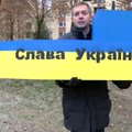 Перфоманс: у посольства России в Литве несет вахту украинский крейсер