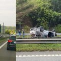 Milžiniškos spūstys dėl didelės avarijos Kaune – susidūrė trys automobiliai, vienas jų apvirto ant stogo