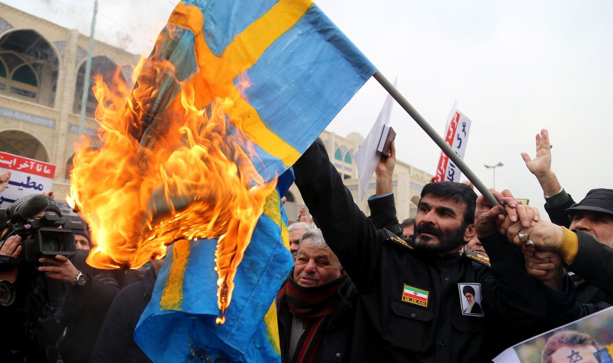 Protestai Irane po Korano sudeginimo Švedijoje