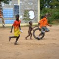 Kelionė į Etiopiją: vaikai čiumpa viską, kas primena civilizaciją