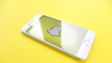 „Snapchat“: pranykstančios nuotraukos, lipdukai ir pavojai. Kaip išlikti saugiam?
