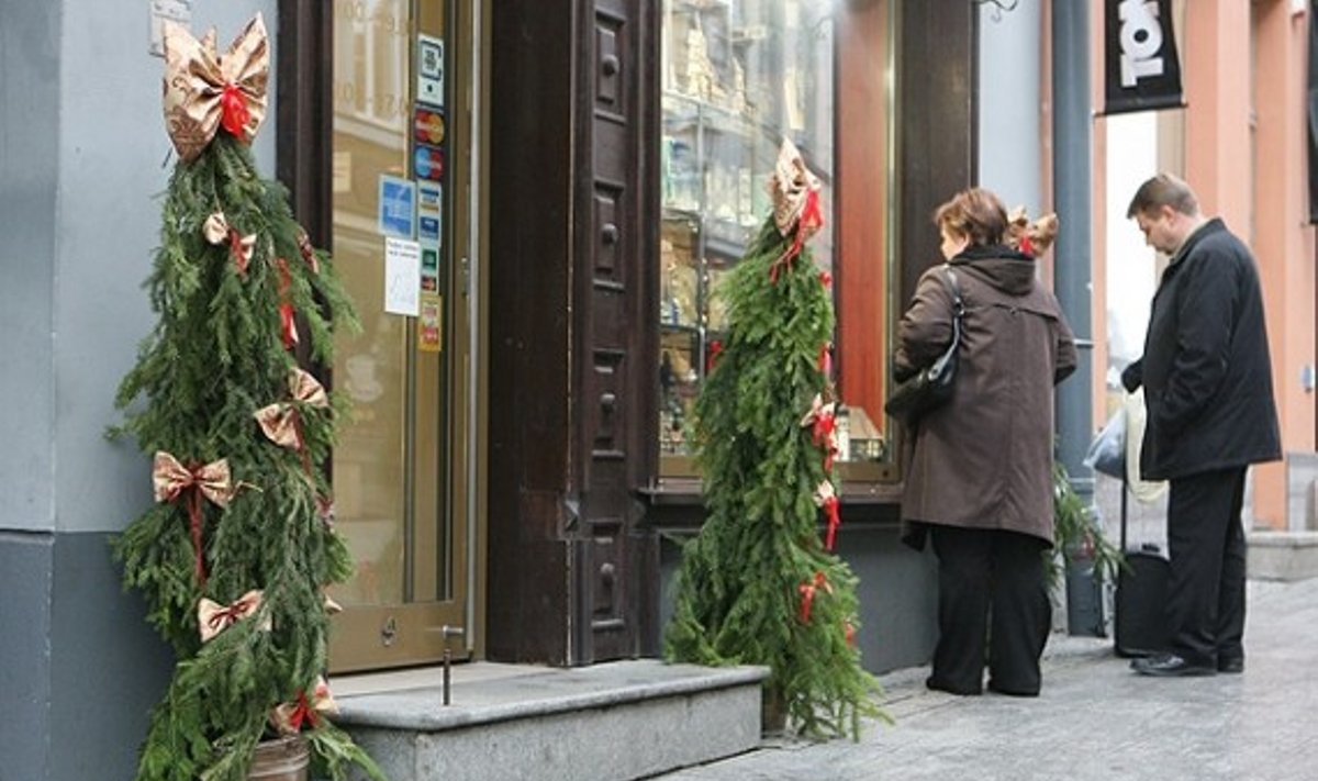 Vilniaus parduotuvės puošiasi Kalėdoms