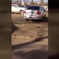 Krasnodare girta mergina taranavo beveik dvi dešimtis automobilių