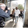 K. Kardashian paliko savo 3 mėn. dukrelę JAV ir su K. Westu išskrido į Paryžiaus madų savaitę