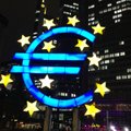 Dvidešimtmetį švenčiantis euras: valiutos milžinas ant trapaus pagrindo