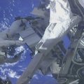 JAV astronautai išėjo į atvirą kosmosą, kad sutaisytų TKS