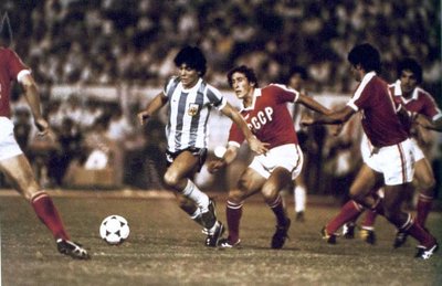 Diego Maradona buvo remiamas Puma koncerno