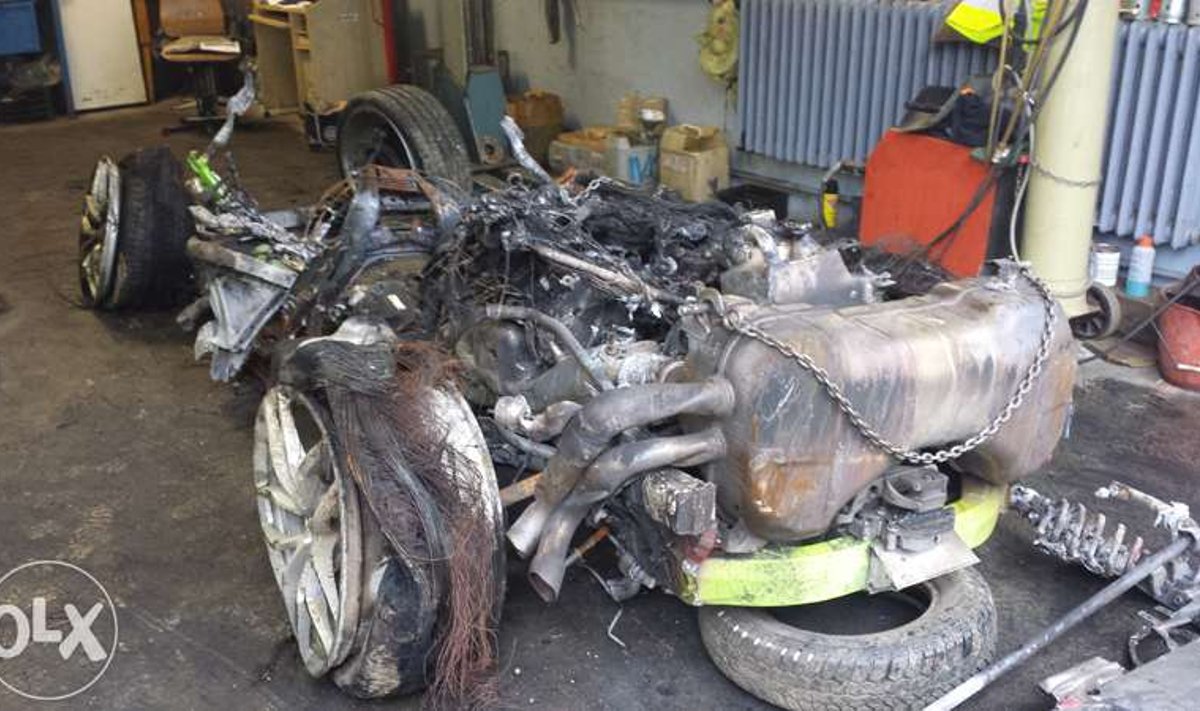 Parduodamas avarijoje sumaitotas Lamborghini Huracan