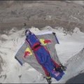 Rusų parašiutininkas nušoko nuo 6654 metrų aukščio kalno