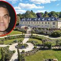 Robbie Williamsas pardavė didžiulį namą, kuriame neva vaidenasi: nerimą kelia vienas kambarys, teko gerokai sumažinti kainą