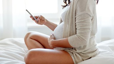 Šiuolaikinės būsimos mamos be to jau vargiai apsieitų: geriausios 2023 m. nėštumo programėlės