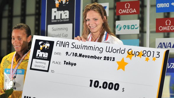 Pagrindinė R. Meilutytės konkurentė J. Jefimova pagerino pasaulio rekordą
