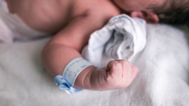 Gydytoja paaiškino, kodėl kūdikį gali ištikti staigi mirtis – dažniausiai tragedija įvyksta miegant