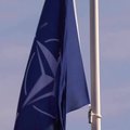 Prie Švedijos parlamento iškelta NATO vėliava